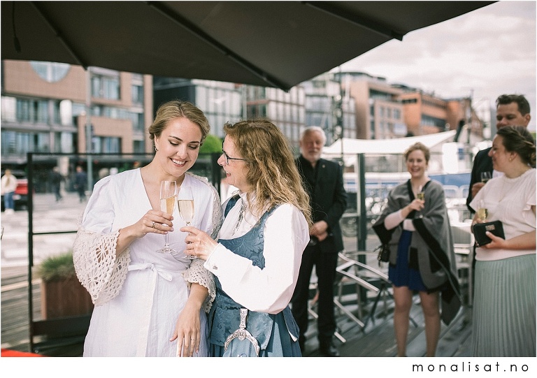 Bryllupsfotografering Oslo Rådhus, Akershus festning og Ling Ling på Aker brygge